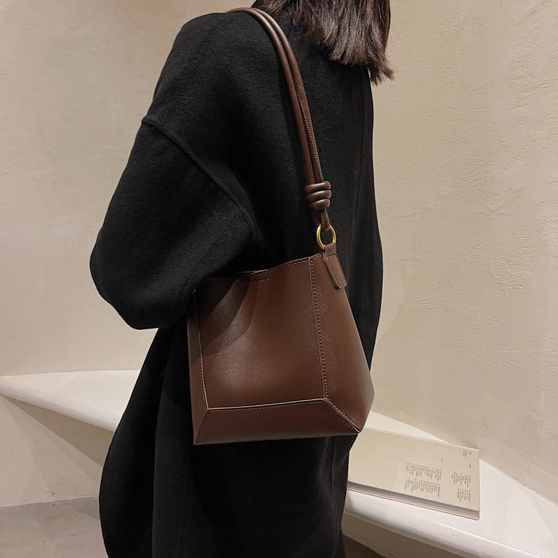 Large bag women's bag fashionable large capacity simple shoulder messenger bag retro texture bucket bag