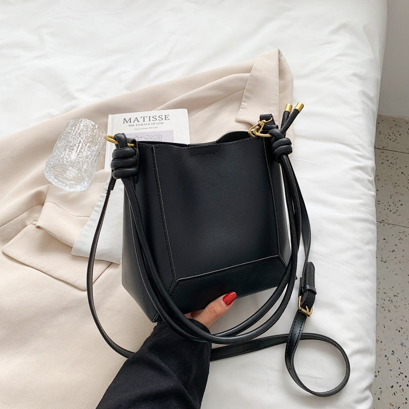 Large bag women's bag fashionable large capacity simple shoulder messenger bag retro texture bucket bag